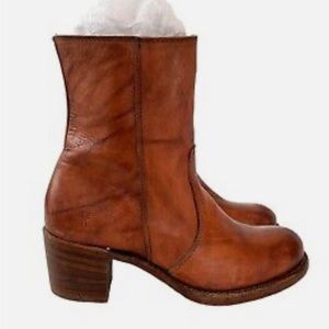 RARE 🤩 Frye Vintage Sabrina Saddle Brown Inner Zip Boots